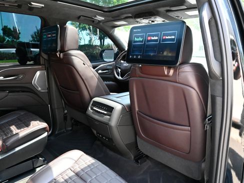 Used 2023 Cadillac Escalade ESV Sport Platinum w/ LPO, ONYX Package AWD/4WD image 44