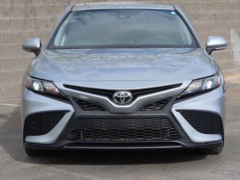 Used 2022 Toyota Camry SE image 4