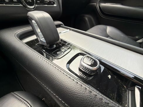 Used 2023 Volvo XC90 B5 Core AWD/4WD image 29
