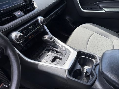 Used 2021 Toyota RAV4 XLE AWD/4WD image 13