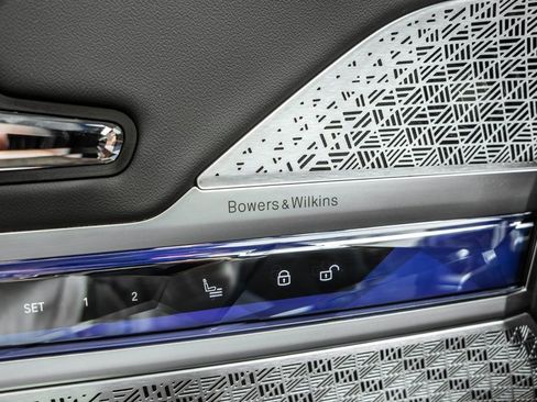 Used 2023 BMW 760i xDrive w/ Executive Package image 18