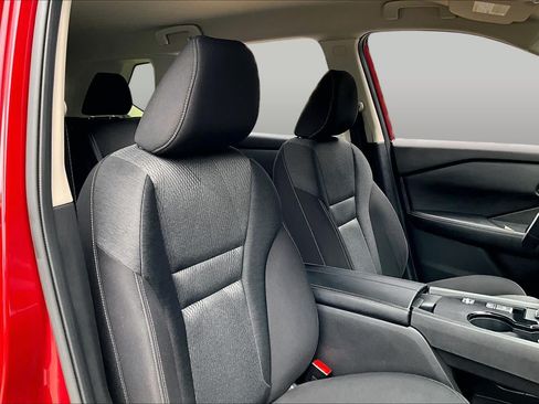 Used 2025 Nissan Rogue SV FWD image 9