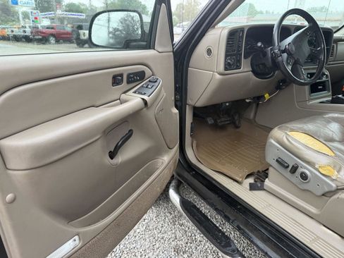 Used 2004 Chevrolet Silverado 2500 LT AWD/4WD image 19