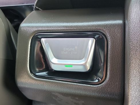 Used 2025 GMC Yukon Denali AWD/4WD image 28