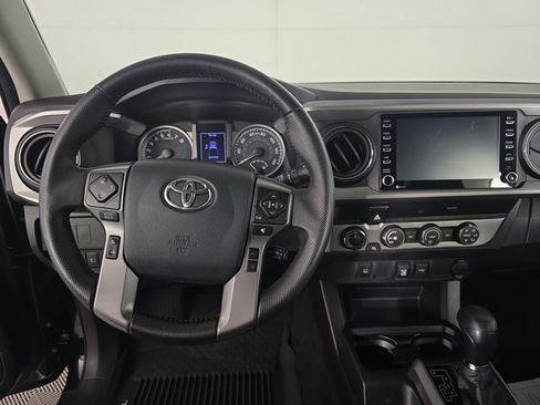 Used 2020 Toyota Tacoma SR5 AWD/4WD image 12