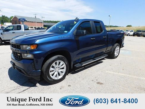 Used 2019 Chevrolet Silverado 1500 Custom w/ Custom Value Package AWD/4WD image 4