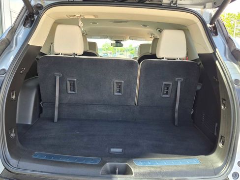 Used 2024 Buick Enclave Essence AWD/4WD image 29