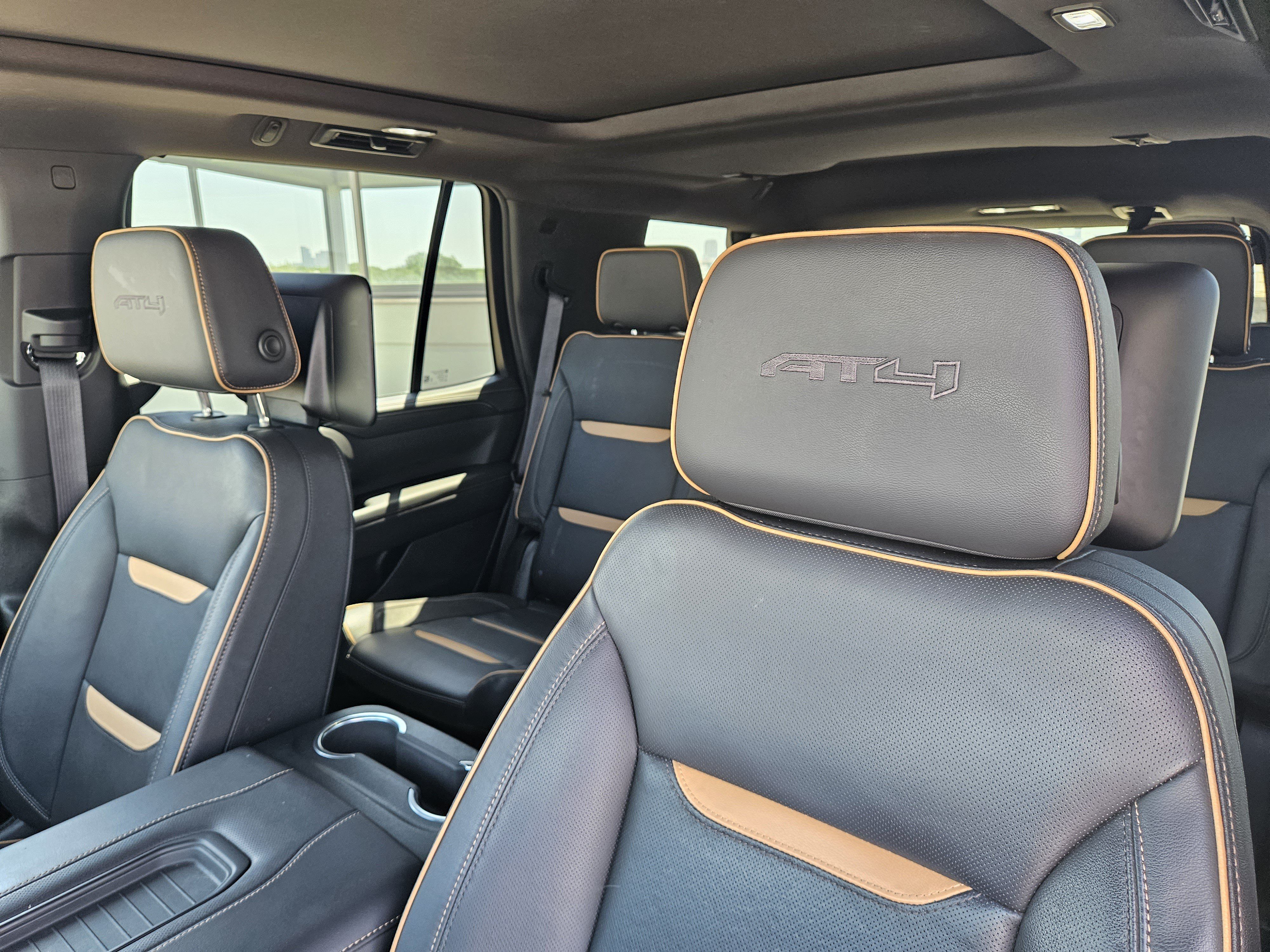 Used 2024 GMC Yukon AT4 w/ Technology Package AWD/4WD image 6