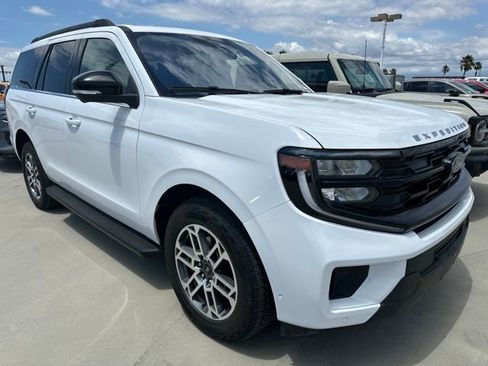 Certified 2025 Ford Expedition Active AWD/4WD image 1