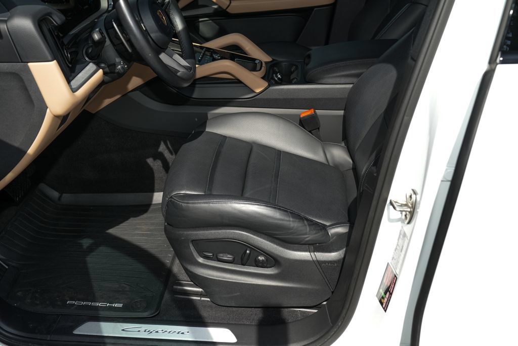 Certified 2024 Porsche Cayenne Coupe AWD/4WD image 20