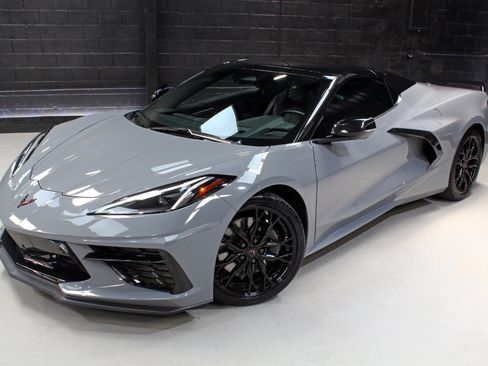 Used 2024 Chevrolet Corvette Stingray Premium Conv w/ Z51 Performance Package RWD image 9