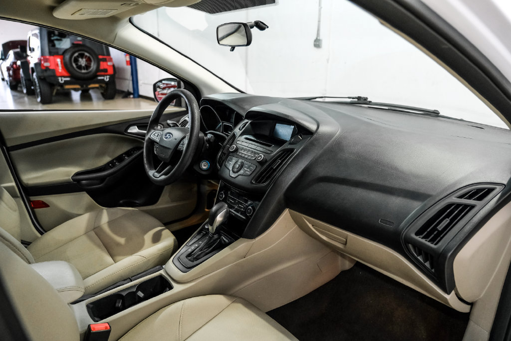 Used 2017 Ford Focus SE FWD image 14