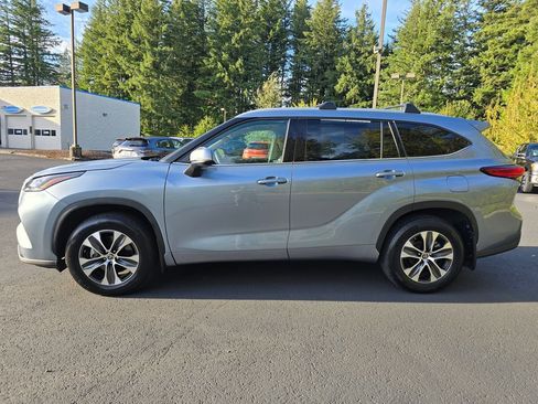 Used 2022 Toyota Highlander XLE image 29