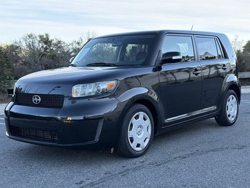 Used 2008 Scion xB FWD image 2
