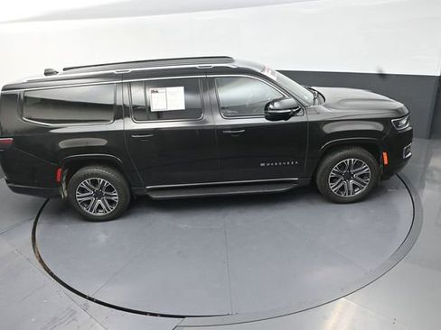 Used 2024 Jeep Wagoneer L Series II w/ Flexible Seating Group AWD/4WD image 18