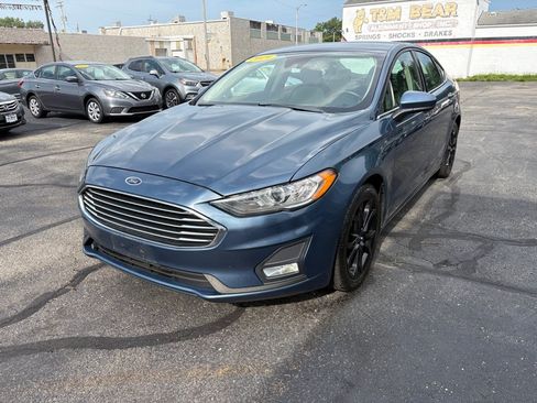 Used 2019 Ford Fusion SE w/ Equipment Group 151A FWD image 6