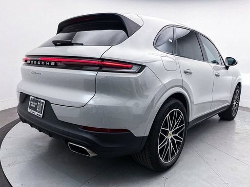 Used 2024 Porsche Cayenne AWD/4WD image 30