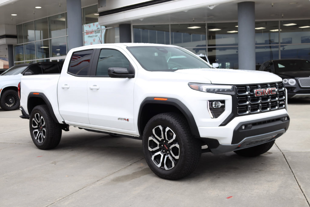 Used 2025 GMC Canyon AT4 w/ Nightfall Edition AWD/4WD image 8