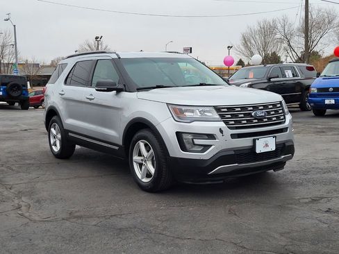 Used 2016 Ford Explorer XLT image 11