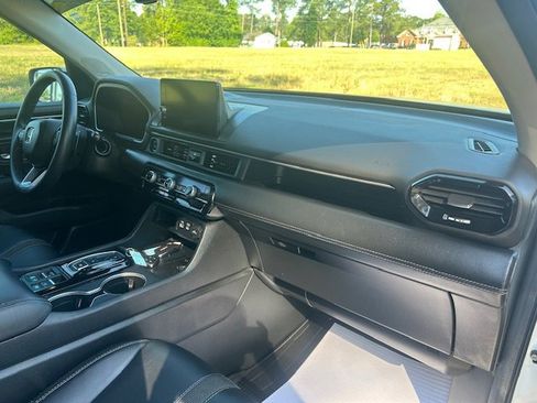 Used 2024 Honda Pilot Touring image 14
