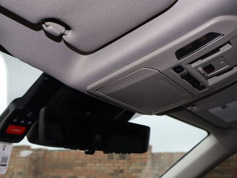 Used 2024 Toyota Highlander Platinum FWD image 30