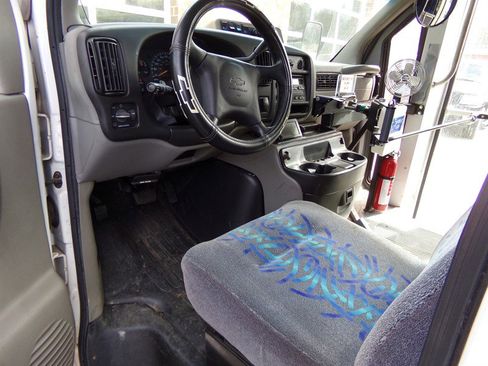 Used 2001 Chevrolet Express 3500 image 16