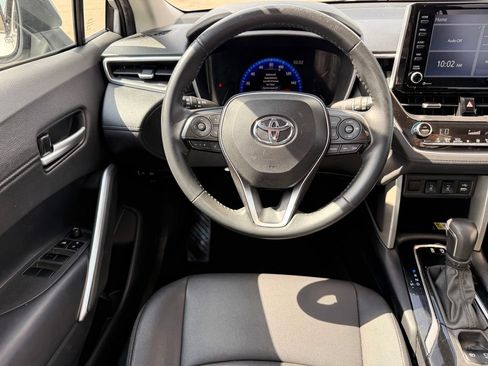 Used 2022 Toyota Corolla Cross XLE w/ Convenience Package AWD/4WD image 32