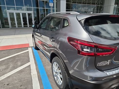 Used 2020 Nissan Rogue Sport SV FWD image 3
