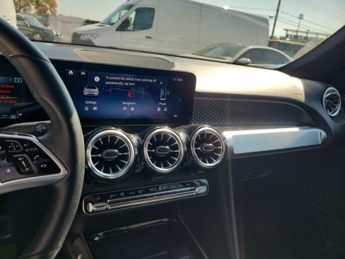 Used 2024 Mercedes-Benz GLB 250 image 23