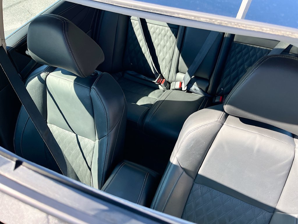 Used 2023 Nissan Maxima Platinum w/ Sport Mat Group FWD image 23