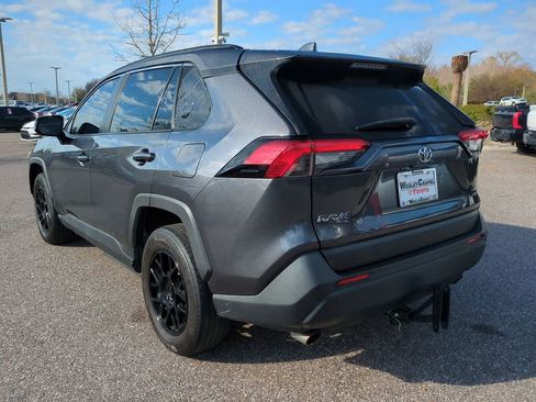 Used 2019 Toyota RAV4 XLE AWD/4WD image 4