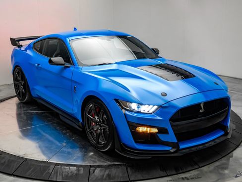Used 2022 Ford Mustang Shelby GT500 w/ Carbon Fiber Track Pack RWD image 30