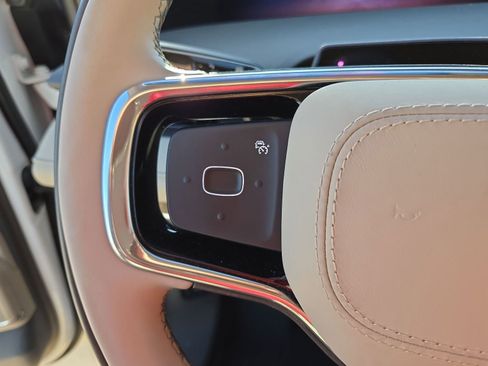 Used 2024 Lincoln Nautilus Premier image 16