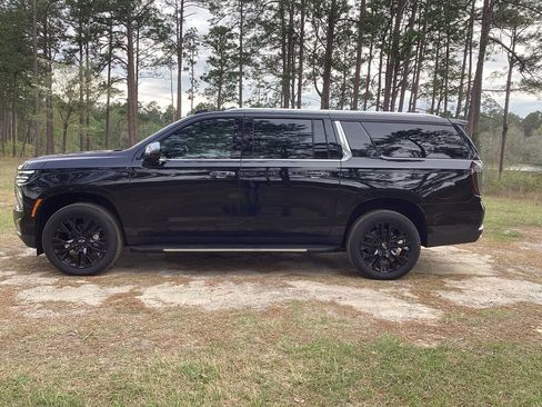 New 2025 Chevrolet Suburban Premier RWD image 1