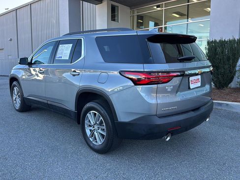 Used 2023 Chevrolet Traverse LT image 3