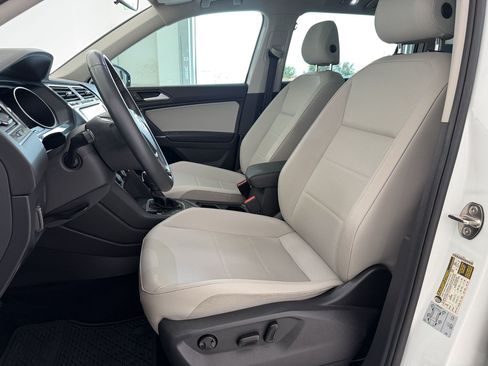 Used 2020 Volkswagen Tiguan SE w/ Panoramic Sunroof Package AWD/4WD image 5