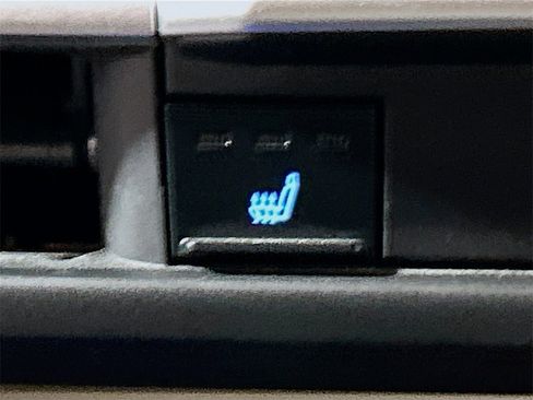 Used 2024 Toyota Sienna XLE image 17