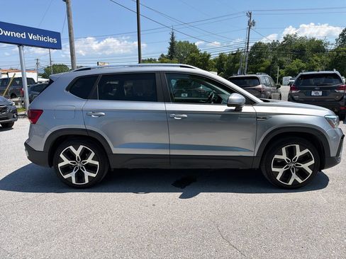 Used 2023 Volkswagen Taos SEL AWD/4WD image 16