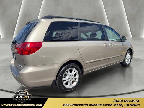 Used 2006 Toyota Sienna XLE w/ XLE Pkg 5 FWD image 2