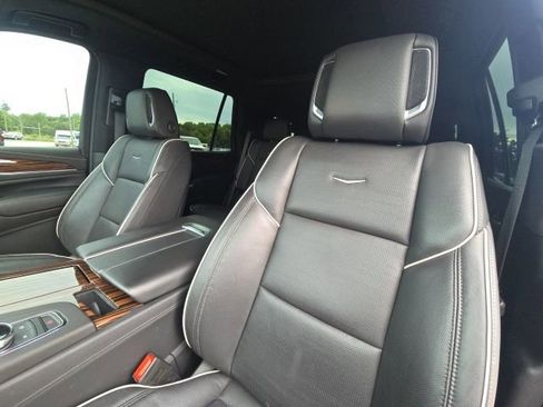 Used 2024 Cadillac Escalade Premium Luxury AWD/4WD image 24