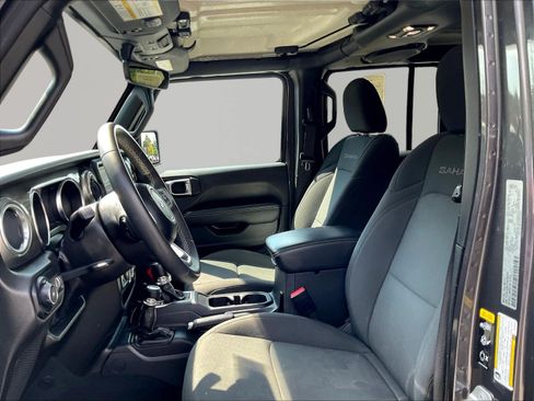 Used 2023 Jeep Wrangler Unlimited Sahara AWD/4WD image 21