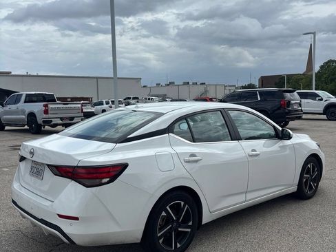 Used 2025 Nissan Sentra SV FWD image 5