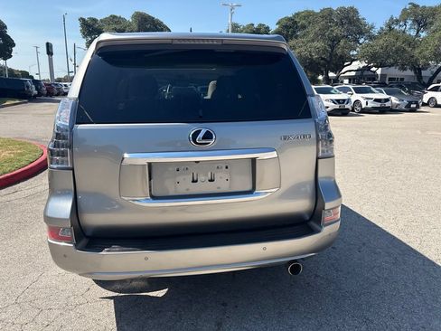 Used 2023 Lexus GX 460 Luxury w/ Accessory Package AWD/4WD image 4