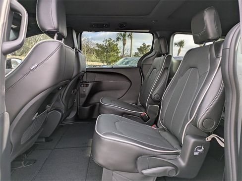 New 2026 Chrysler Pacifica Limited w/ Trailer Tow Group image 14