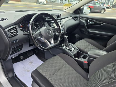 Used 2020 Nissan Rogue Sport SV w/ All-Weather Package image 9