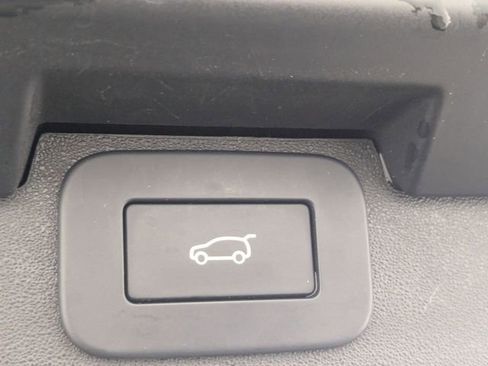 Used 2023 Land Rover Discovery S image 30