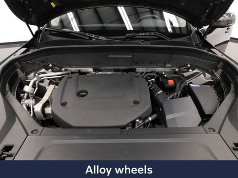 Used 2023 Volvo XC90 B6 Plus image 38