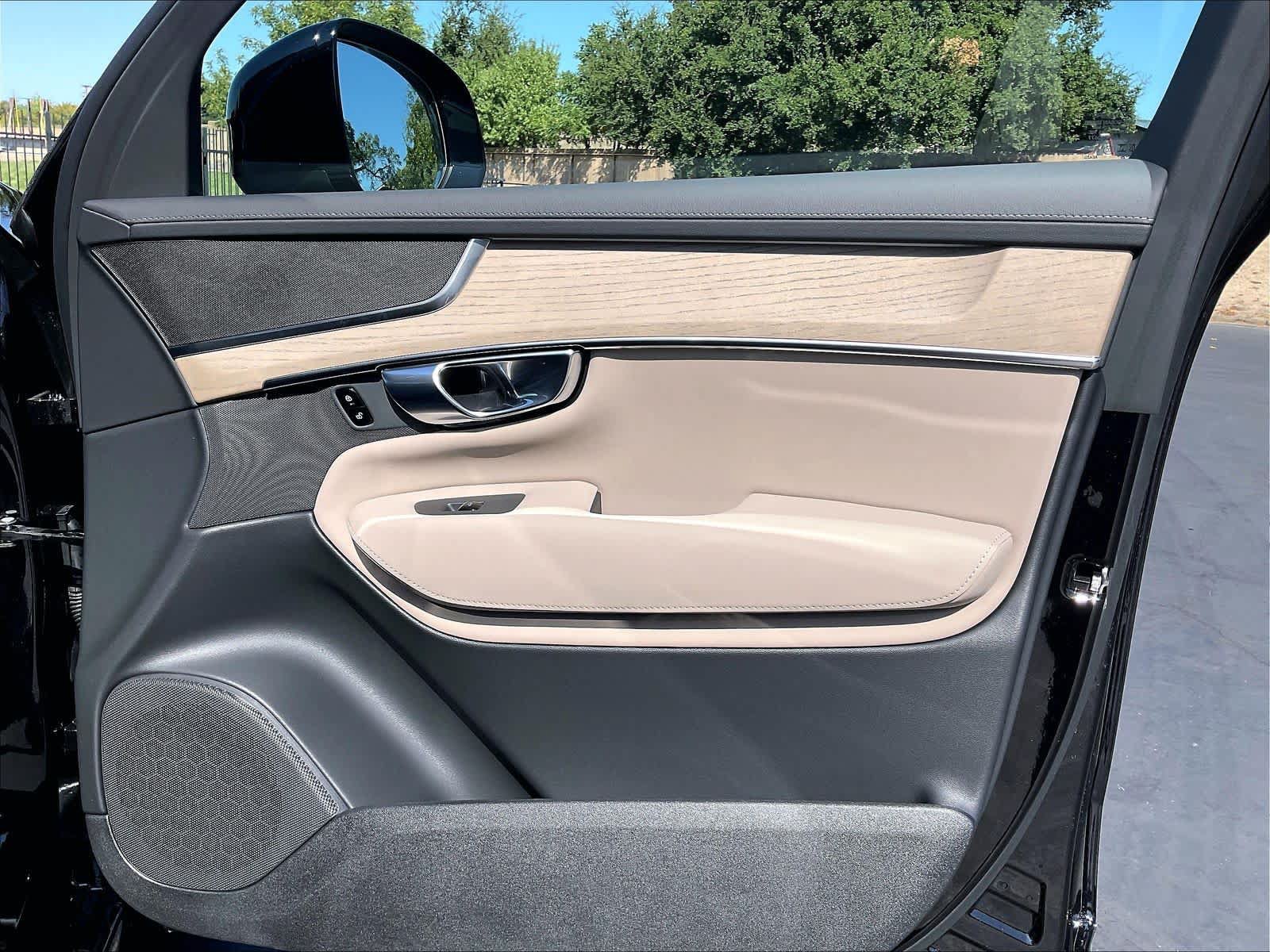 New 2027 Volvo XC90 B5 Core AWD/4WD image 31