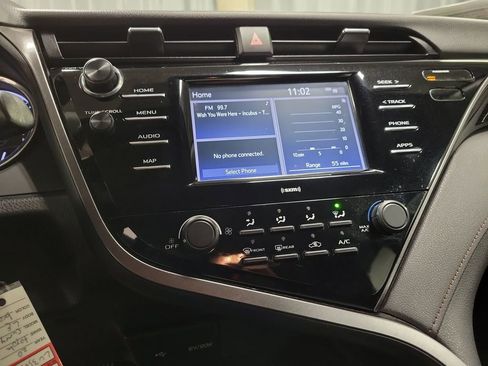 Used 2020 Toyota Camry LE image 14