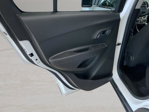 Used 2015 Chevrolet Trax LT w/ LT Sun and Sound Package image 22